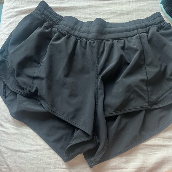 COPY - black lululemon hotty hots 2.5 inch LR - Picture 2 of 3
